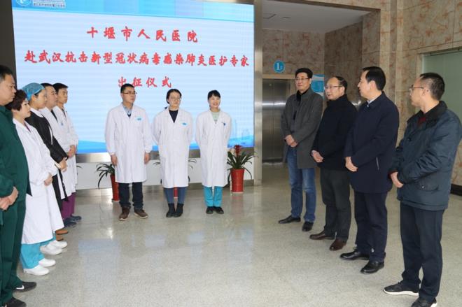 On January 23rd, Zhong Sen (second from right) personally sent three warriors to support Wuhan Jinyintan Hospital.